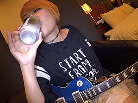 発掘シロウトバンギャ AV出演でキメセクしちゃいました！ 激カワ巨乳娘なのにはじめてのAV出演でキメセク！理性ぶっ飛び中出し懇願！　サンプル画像01